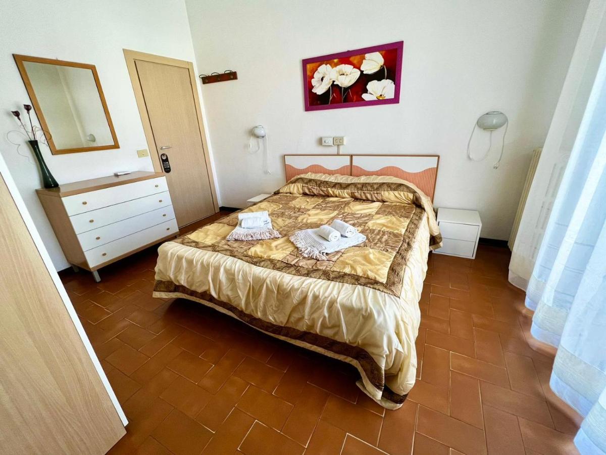 Bed&Breakfast Villa Lorena ฟอร์เต เดย์ มาร์มี ภายนอก รูปภาพ