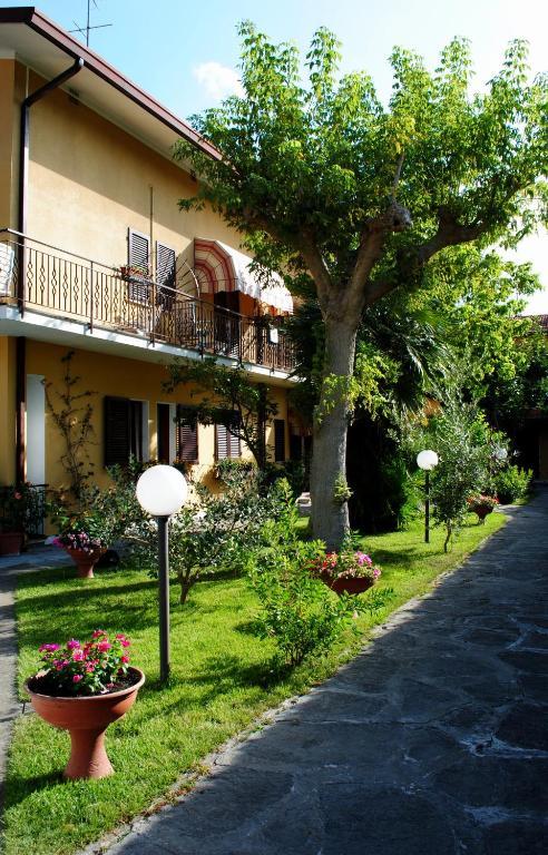 Bed&Breakfast Villa Lorena ฟอร์เต เดย์ มาร์มี ภายนอก รูปภาพ